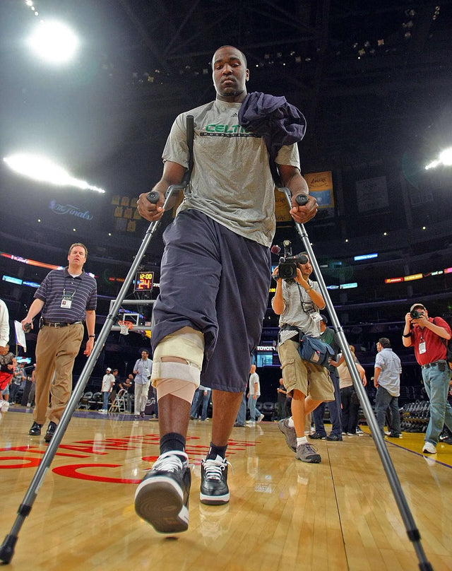 The Best Crutches for Tall People: Avoiding Fit and Comfort Issues