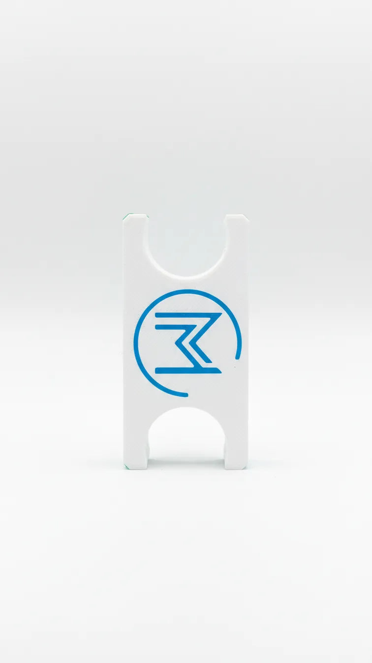 in-Motion Handy Clip in white with blue logo on packaging